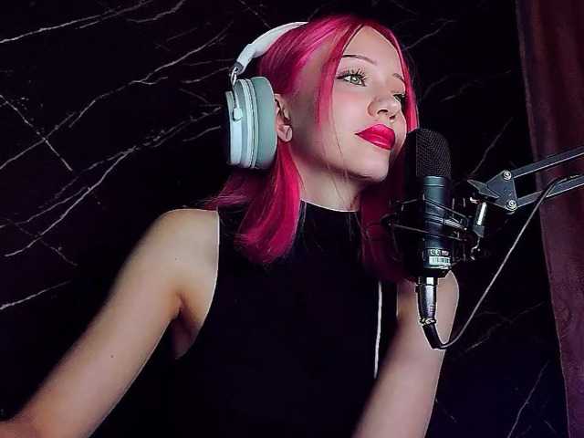 Molodaya live cam on BongaCams