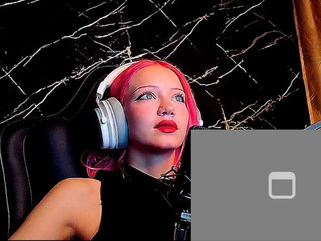 Molodaya live cam on BongaCams