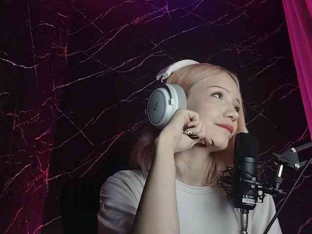 Molodaya's cam show statistics and live stream