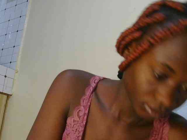 Prettyalice2 webcam