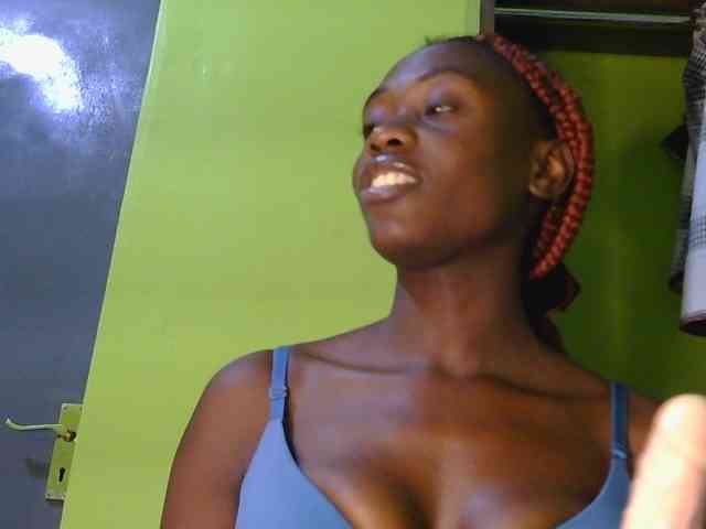 Prettyalice2 webcam