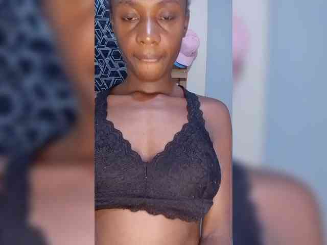 Prettyalice2 webcam
