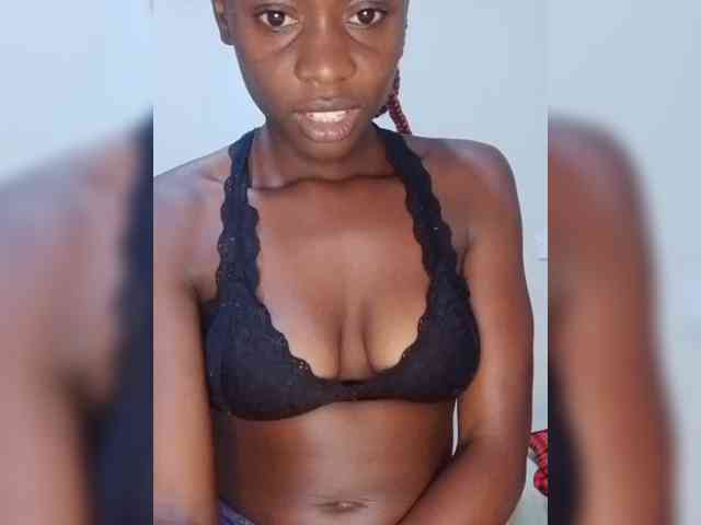 Prettyalice2 webcam