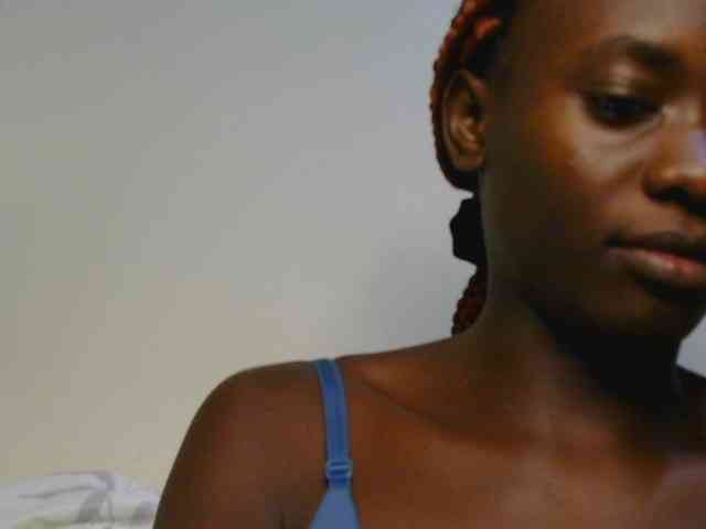 Prettyalice2 webcam