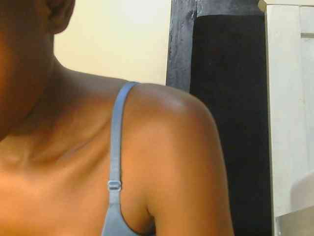 Prettyalice2 webcam