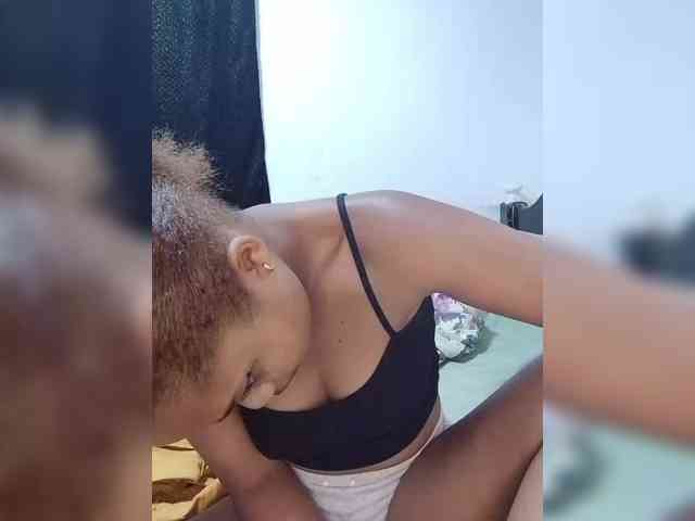 BabyGirl26 webcam