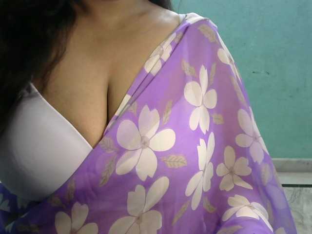 HOTRASHMIKA live cam preview