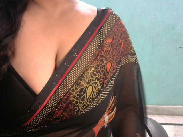 HOTRASHMIKA live cam preview