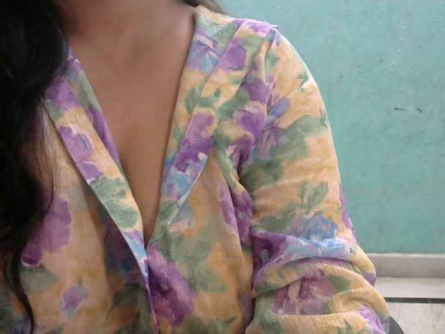 HOTRASHMIKA live cam on BongaCams