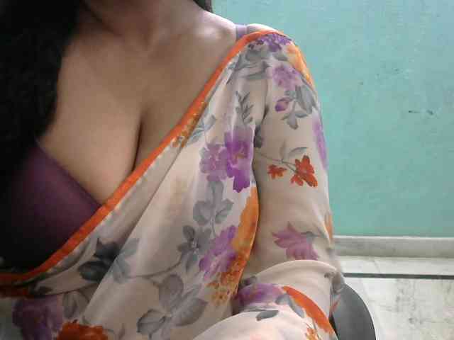 HOTRASHMIKA webcam