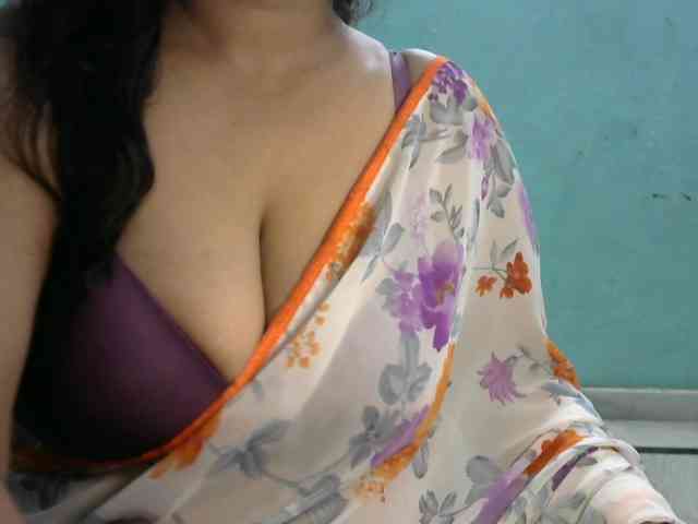 HOTRASHMIKA webcam