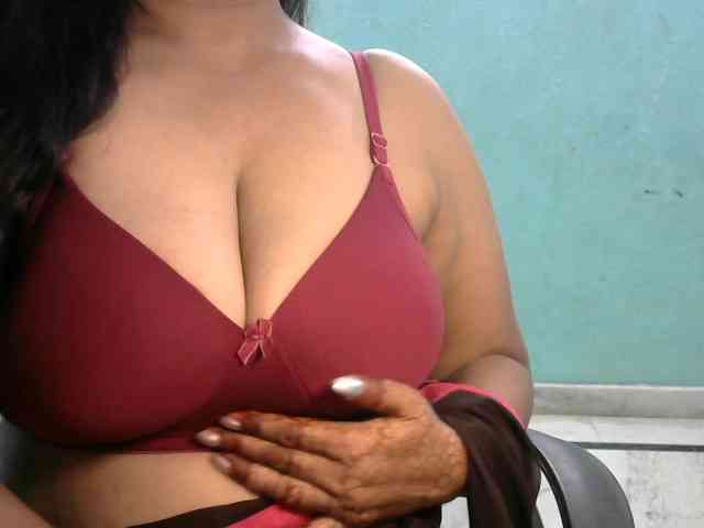 HOTRASHMIKA webcam