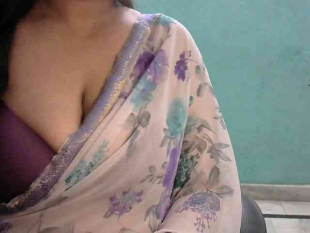 HOTRASHMIKA webcam