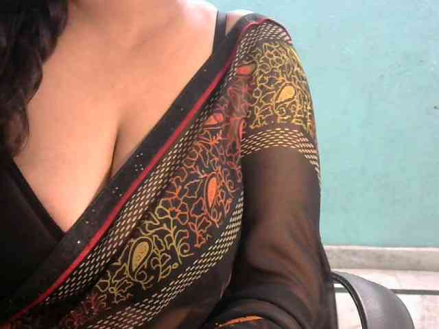 HOTRASHMIKA webcam