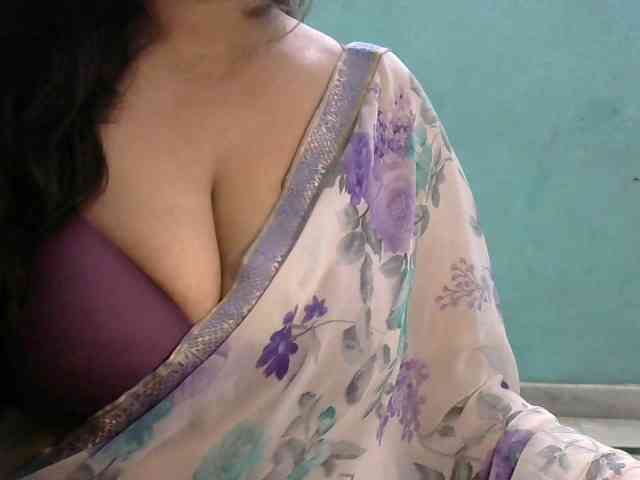 HOTRASHMIKA webcam