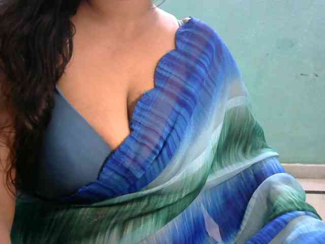 HOTRASHMIKA webcam