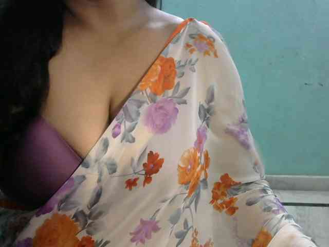HOTRASHMIKA webcam