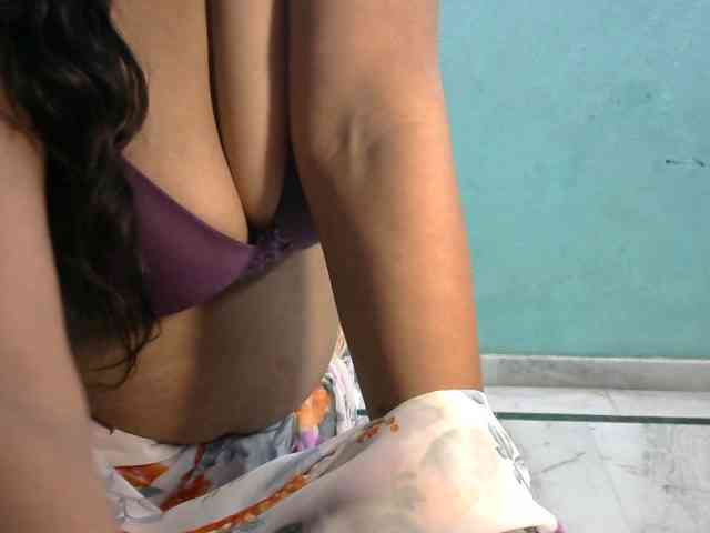 HOTRASHMIKA webcam