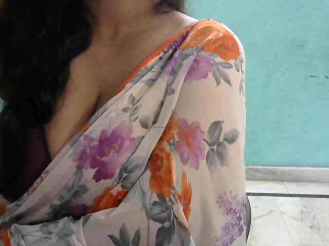 HOTRASHMIKA webcam
