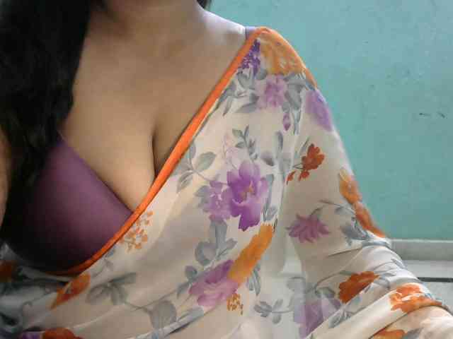 HOTRASHMIKA webcam