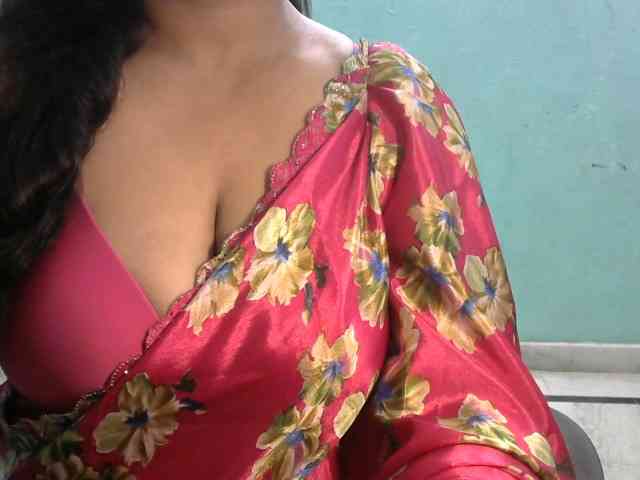 HOTRASHMIKA webcam