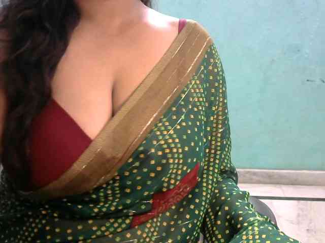 HOTRASHMIKA webcam