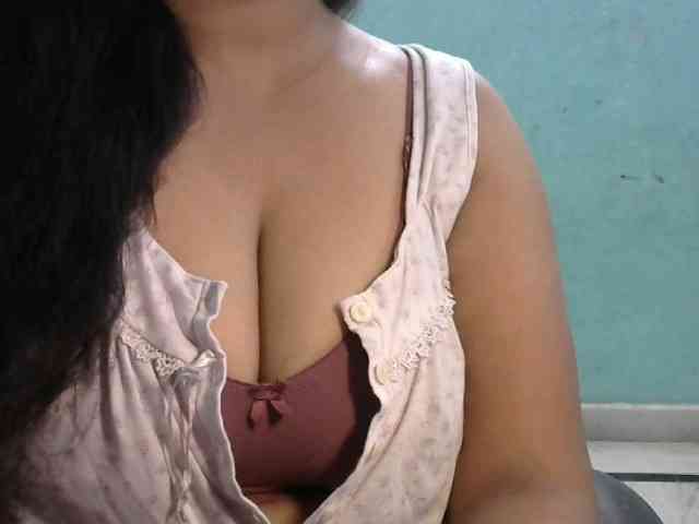 HOTRASHMIKA webcam