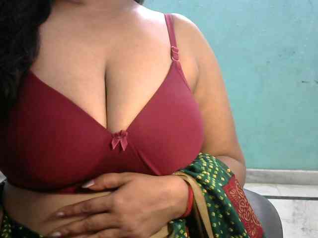 HOTRASHMIKA webcam