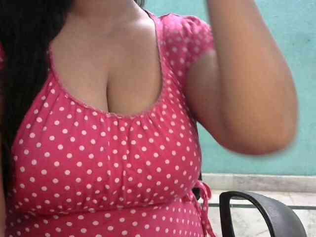 HOTRASHMIKA webcam