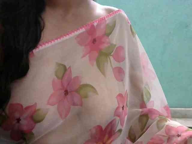 HOTRASHMIKA webcam