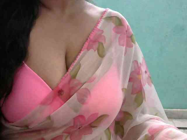 HOTRASHMIKA webcam