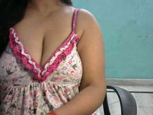 HOTRASHMIKA webcam