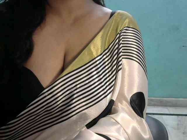 HOTRASHMIKA webcam