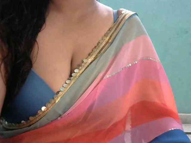 HOTRASHMIKA webcam