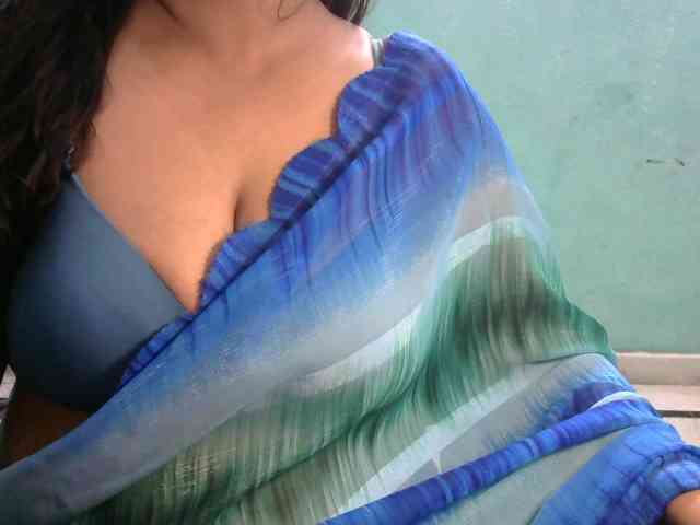 HOTRASHMIKA webcam