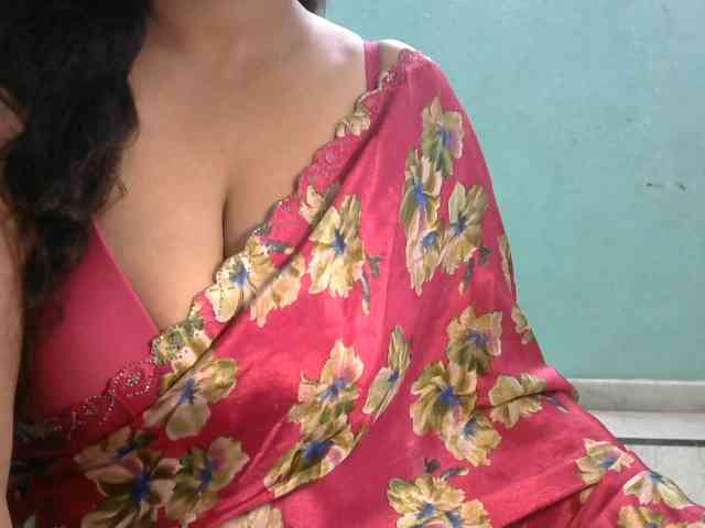 HOTRASHMIKA webcam