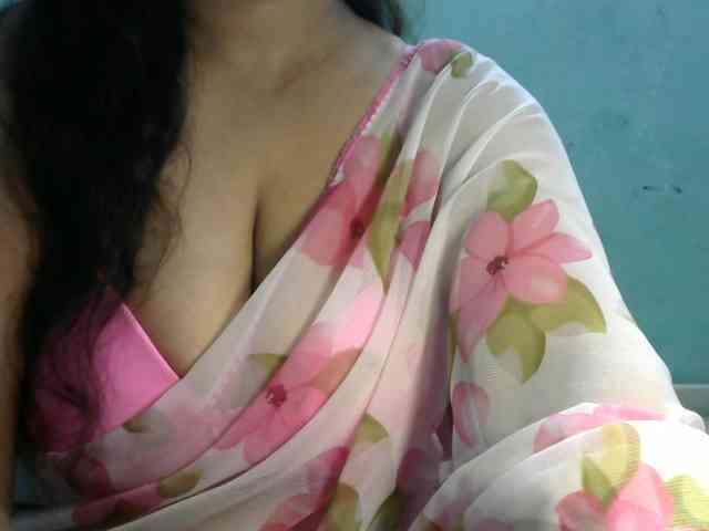 HOTRASHMIKA webcam