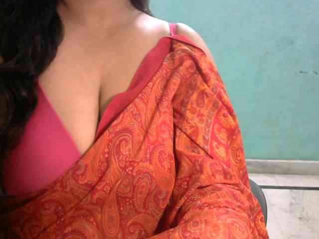 HOTRASHMIKA webcam