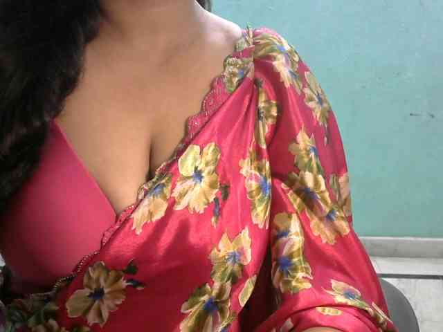 HOTRASHMIKA webcam