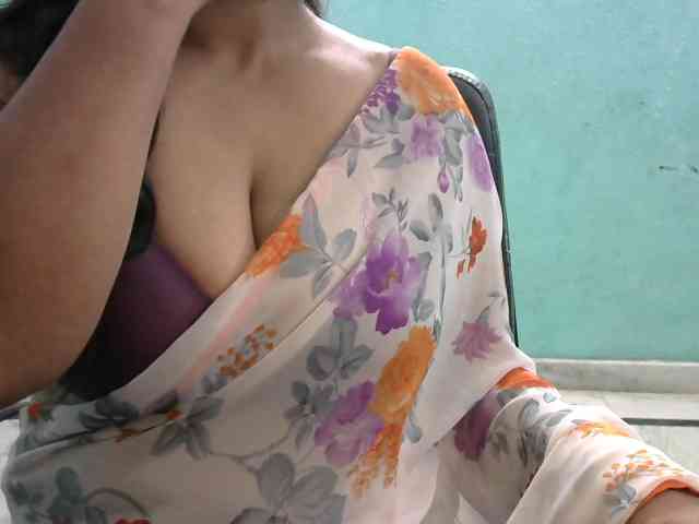 HOTRASHMIKA webcam