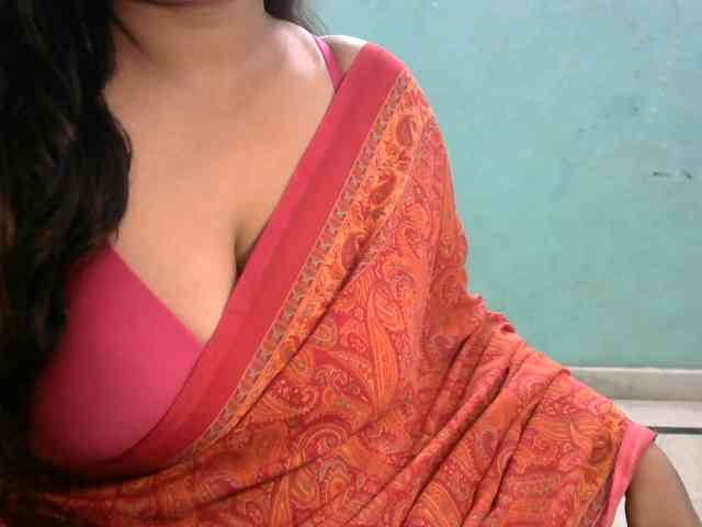 HOTRASHMIKA webcam