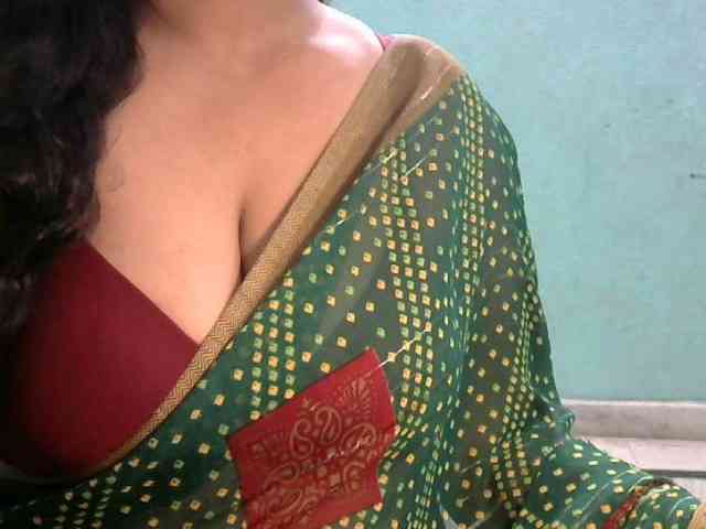 HOTRASHMIKA webcam