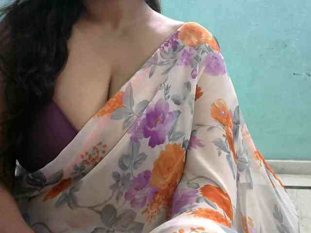 HOTRASHMIKA webcam