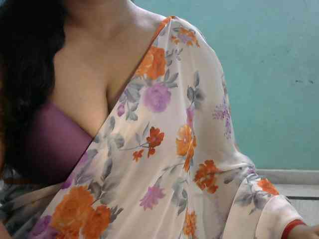 HOTRASHMIKA webcam