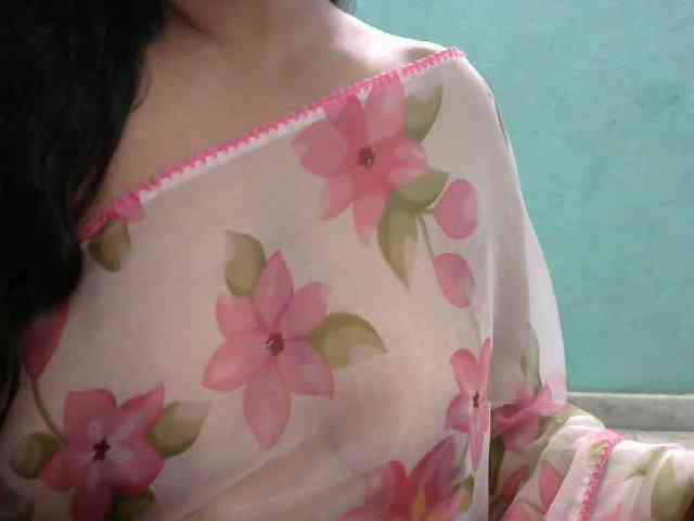 HOTRASHMIKA webcam