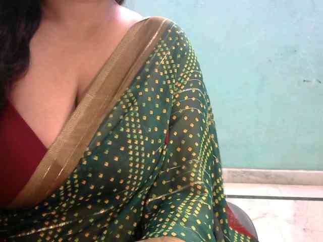 HOTRASHMIKA webcam