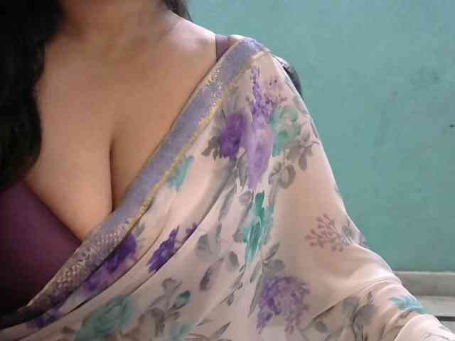 HOTRASHMIKA webcam