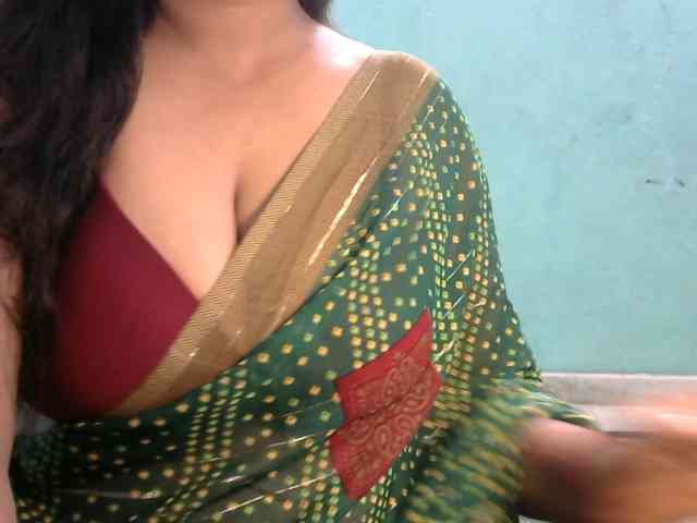 HOTRASHMIKA webcam