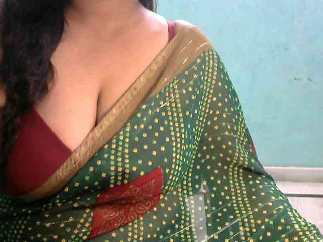 HOTRASHMIKA webcam