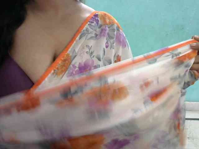 HOTRASHMIKA webcam